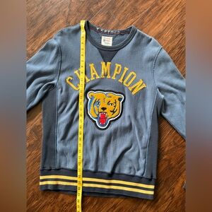 Todd Snyder x Champion - Men’s Striped Retro Varsity Sweatshirt (M)